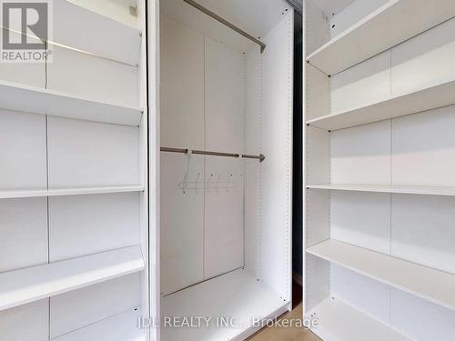 Walk In Closet in Master Bedroom - 39 - 2 Clay Brick Court, Brampton, ON - Indoor