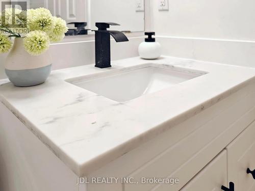 39 - 2 Clay Brick Court, Brampton, ON - Indoor Photo Showing Bathroom
