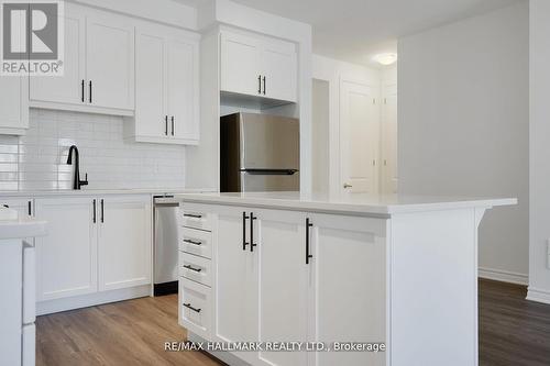700 Sargeant Place, Innisfil, ON - Indoor Photo Showing Kitchen