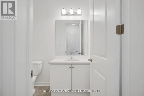700 Sargeant Place, Innisfil, ON - Indoor Photo Showing Bathroom