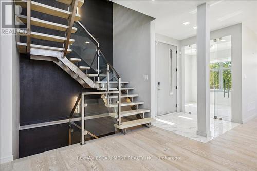 4 Sunrow Gate, Hamilton, ON - Indoor Photo Showing Other Room