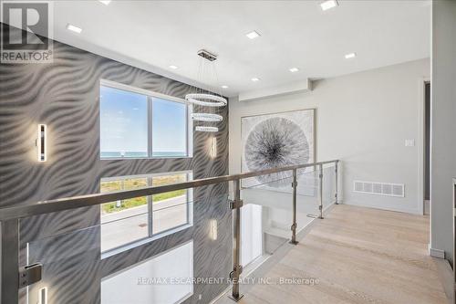 4 Sunrow Gate, Hamilton, ON - Indoor Photo Showing Other Room