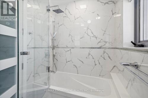 4 Sunrow Gate, Hamilton, ON - Indoor Photo Showing Bathroom