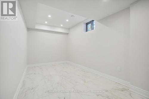 4 Sunrow Gate, Hamilton, ON - Indoor Photo Showing Other Room