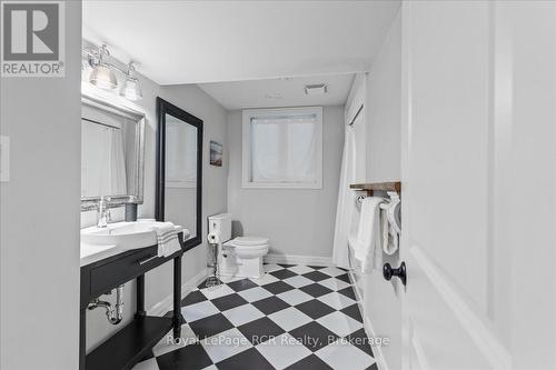 7572 Sideroad 3 E, Wellington North, ON - Indoor Photo Showing Bathroom