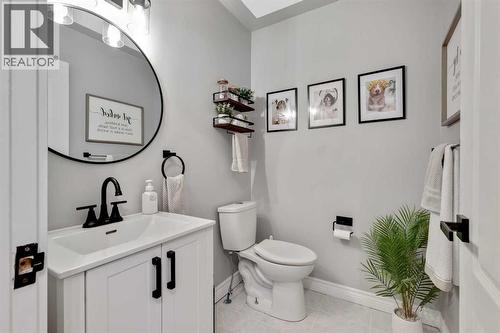 2-Pce on Main - 7 Mountain Park Circle Se, Calgary, AB - Indoor Photo Showing Bathroom