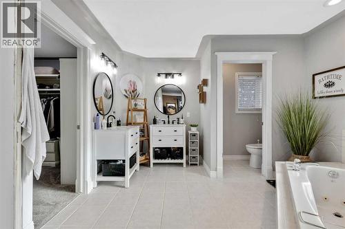 Master En-Suite - 7 Mountain Park Circle Se, Calgary, AB - Indoor