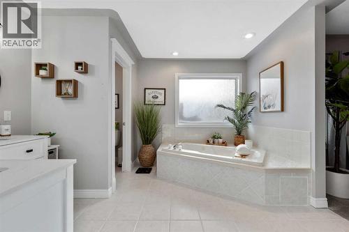 Master En-Suite - 7 Mountain Park Circle Se, Calgary, AB - Indoor Photo Showing Bathroom