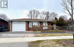 UPPER - 27 HAYWARD CRESCENT Toronto, ON M1S 2T7