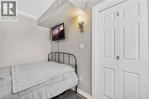 410 Cope Street, Hamilton, ON - Indoor Photo Showing Bedroom
