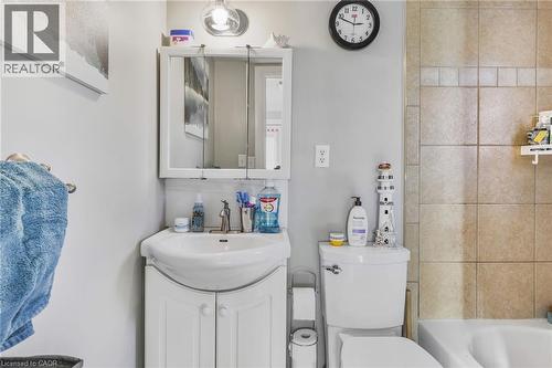 410 Cope Street, Hamilton, ON - Indoor Photo Showing Bathroom