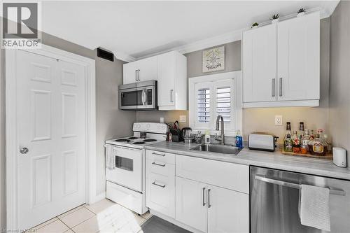 410 Cope Street, Hamilton, ON - Indoor Photo Showing Kitchen