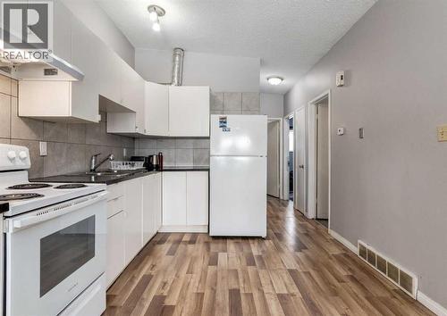 7634 & 7636 22A Street Se, Calgary, AB - Indoor Photo Showing Kitchen