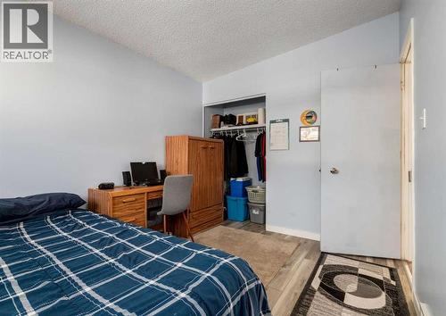 7634 & 7636 22A Street Se, Calgary, AB - Indoor Photo Showing Bedroom