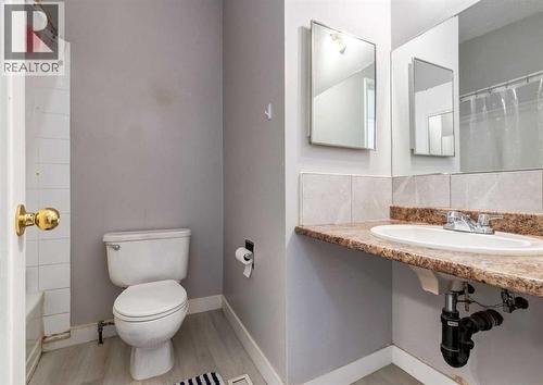 7634 & 7636 22A Street Se, Calgary, AB - Indoor Photo Showing Bathroom