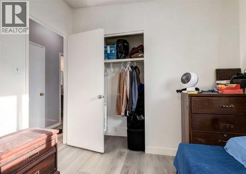 7634 & 7636 22A Street Se, Calgary, AB - Indoor Photo Showing Bedroom