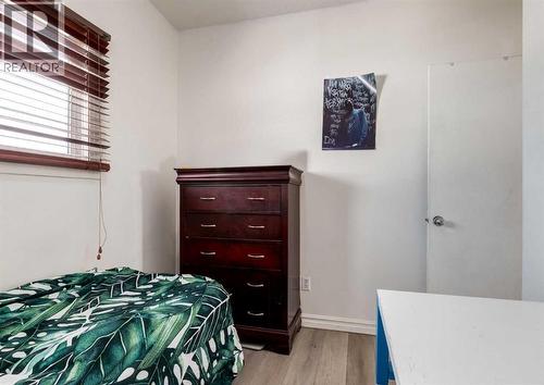 7634 & 7636 22A Street Se, Calgary, AB - Indoor Photo Showing Bedroom
