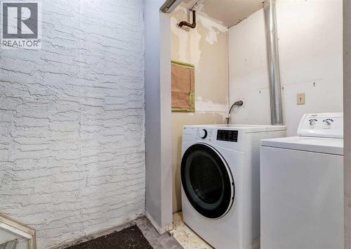 7634 & 7636 22A Street Se, Calgary, AB - Indoor Photo Showing Laundry Room