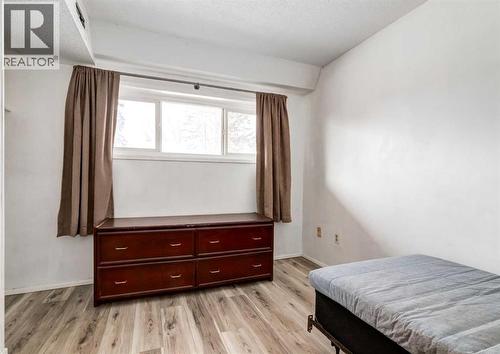 7634 & 7636 22A Street Se, Calgary, AB - Indoor Photo Showing Bedroom