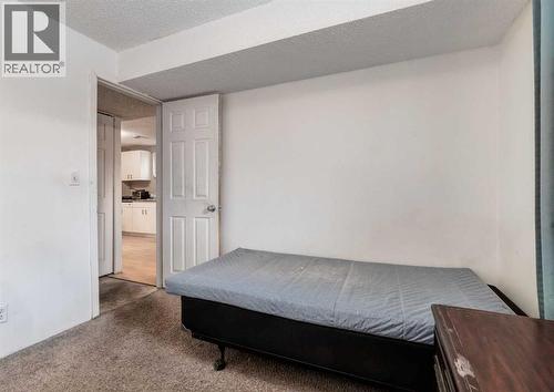 7634 & 7636 22A Street Se, Calgary, AB - Indoor Photo Showing Other Room