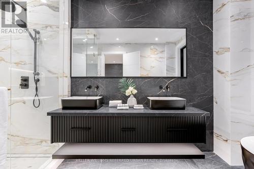 33 Twelfth Street, Toronto, ON - Indoor Photo Showing Bathroom