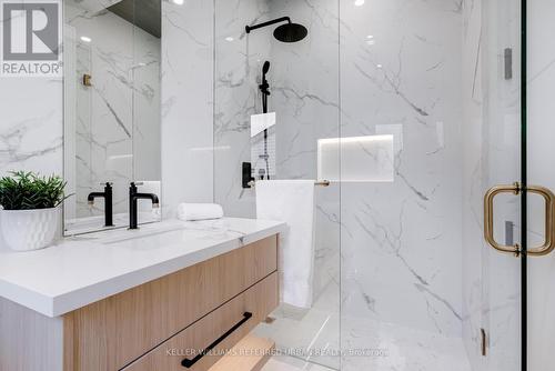 33 Twelfth Street, Toronto, ON - Indoor Photo Showing Bathroom