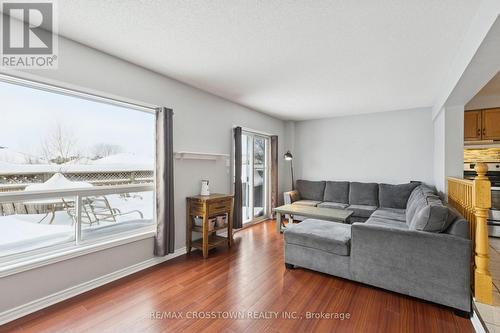52 Gibb Street, Cambridge, ON - Indoor Photo Showing Living Room