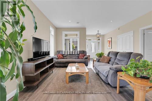 24 - 740 Main Street E, Haldimand, ON - Indoor Photo Showing Living Room