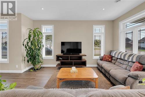 24 - 740 Main Street E, Haldimand, ON - Indoor Photo Showing Living Room