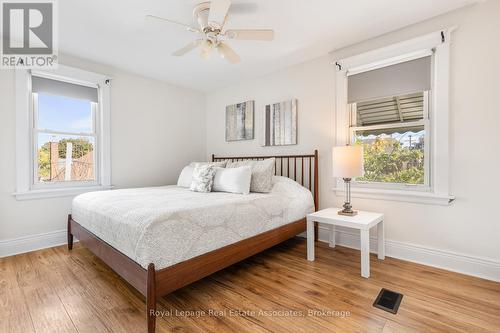 263 Houghton Avenue S, Hamilton, ON - Indoor Photo Showing Bedroom