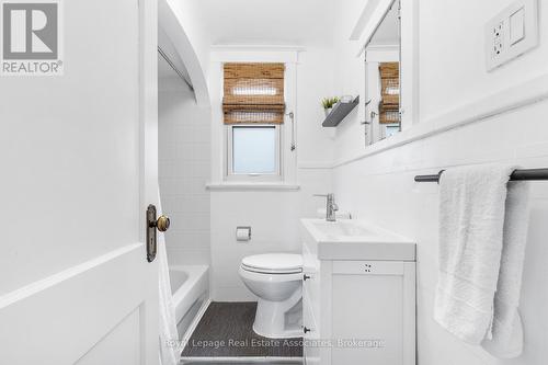 263 Houghton Avenue S, Hamilton, ON - Indoor Photo Showing Bathroom