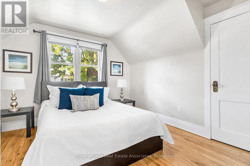 263 Houghton Avenue S, Hamilton, ON - Indoor Photo Showing Bedroom