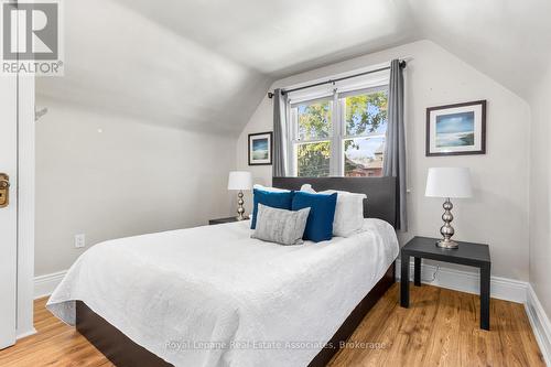 263 Houghton Avenue S, Hamilton, ON - Indoor Photo Showing Bedroom