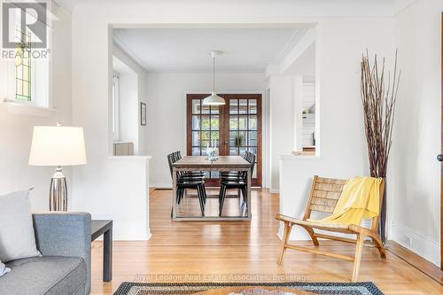 263 Houghton Avenue S, Hamilton, ON - Indoor Photo Showing Living Room