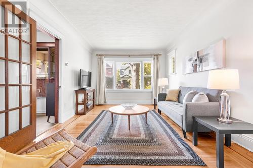 263 Houghton Avenue S, Hamilton, ON - Indoor Photo Showing Living Room