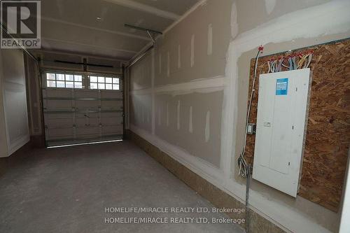 11 Calabria Drive, Caledon, ON - Indoor Photo Showing Garage