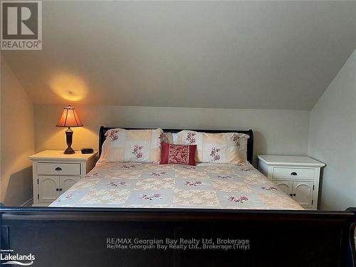 139 Trout Lane, Tiny, ON - Indoor Photo Showing Bedroom