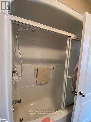 139 Trout Lane, Tiny, ON - Indoor Photo Showing Bathroom