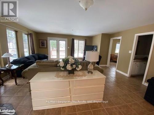 139 Trout Lane, Tiny, ON - Indoor