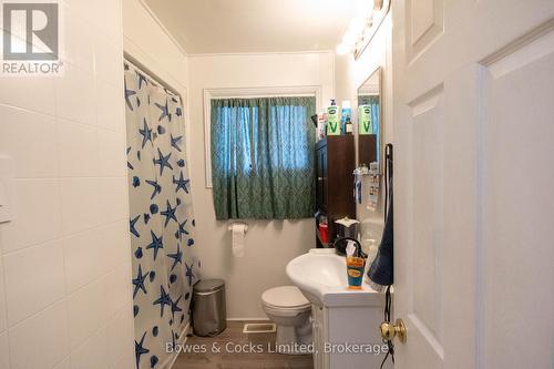 1052 Estates Road, Highlands East (Bicroft Ward), ON - Indoor Photo Showing Bathroom