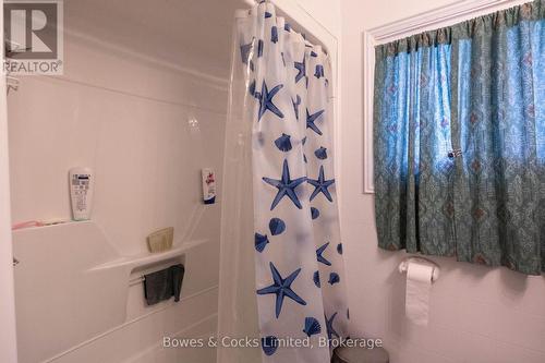 1052 Estates Road, Highlands East (Bicroft Ward), ON - Indoor Photo Showing Bathroom