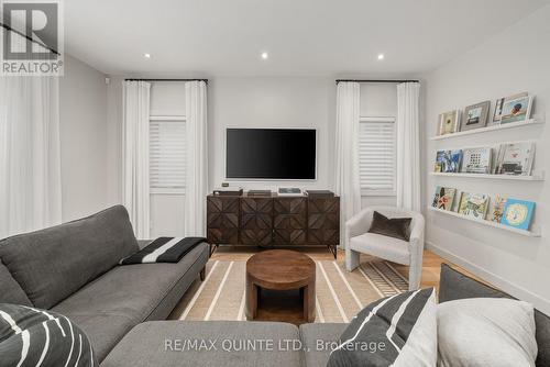 14 Cypress Drive, Belleville (Thurlow Ward), ON - Indoor