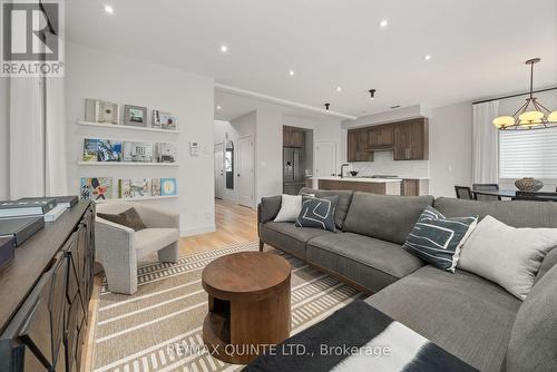 14 Cypress Drive, Belleville (Thurlow Ward), ON - Indoor Photo Showing Living Room