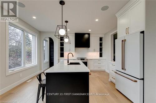 129 Aspen Circle, Thames Centre (Thorndale), ON - Indoor Photo Showing Kitchen With Upgraded Kitchen