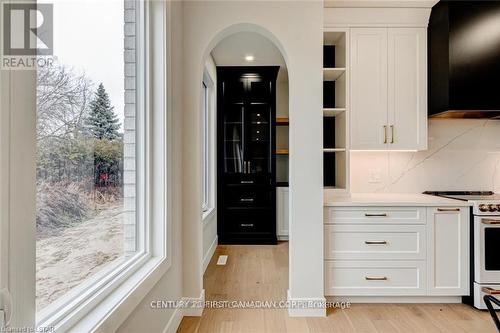 129 Aspen Circle, Thames Centre (Thorndale), ON - Indoor Photo Showing Kitchen