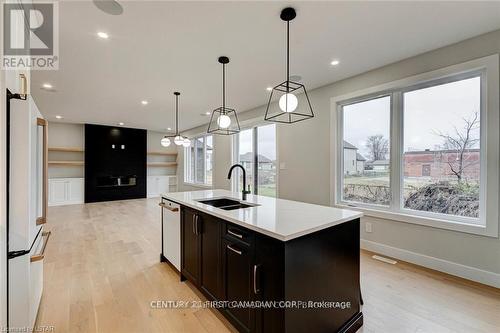 129 Aspen Circle, Thames Centre (Thorndale), ON - Indoor Photo Showing Kitchen With Double Sink With Upgraded Kitchen