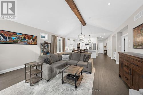 221 Blackhorse Drive, North Grenville, ON - Indoor Photo Showing Living Room