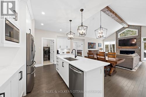 221 Blackhorse Drive, North Grenville, ON - Indoor Photo Showing Kitchen With Upgraded Kitchen