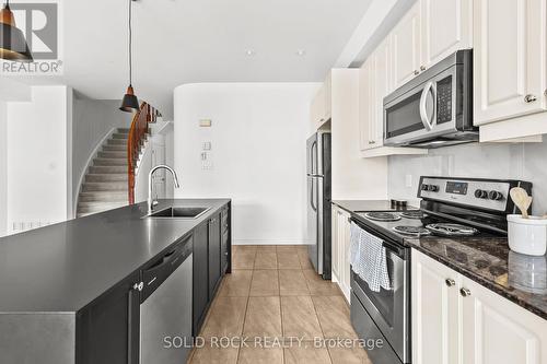 153 Hawkshaw Crescent E, Ottawa, ON - Indoor Photo Showing Kitchen With Upgraded Kitchen