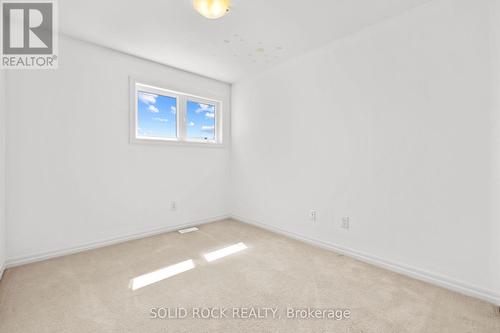 153 Hawkshaw Crescent E, Ottawa, ON - Indoor Photo Showing Other Room